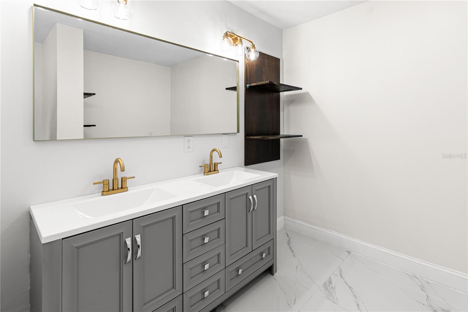 HARBOR CREST - Residential
