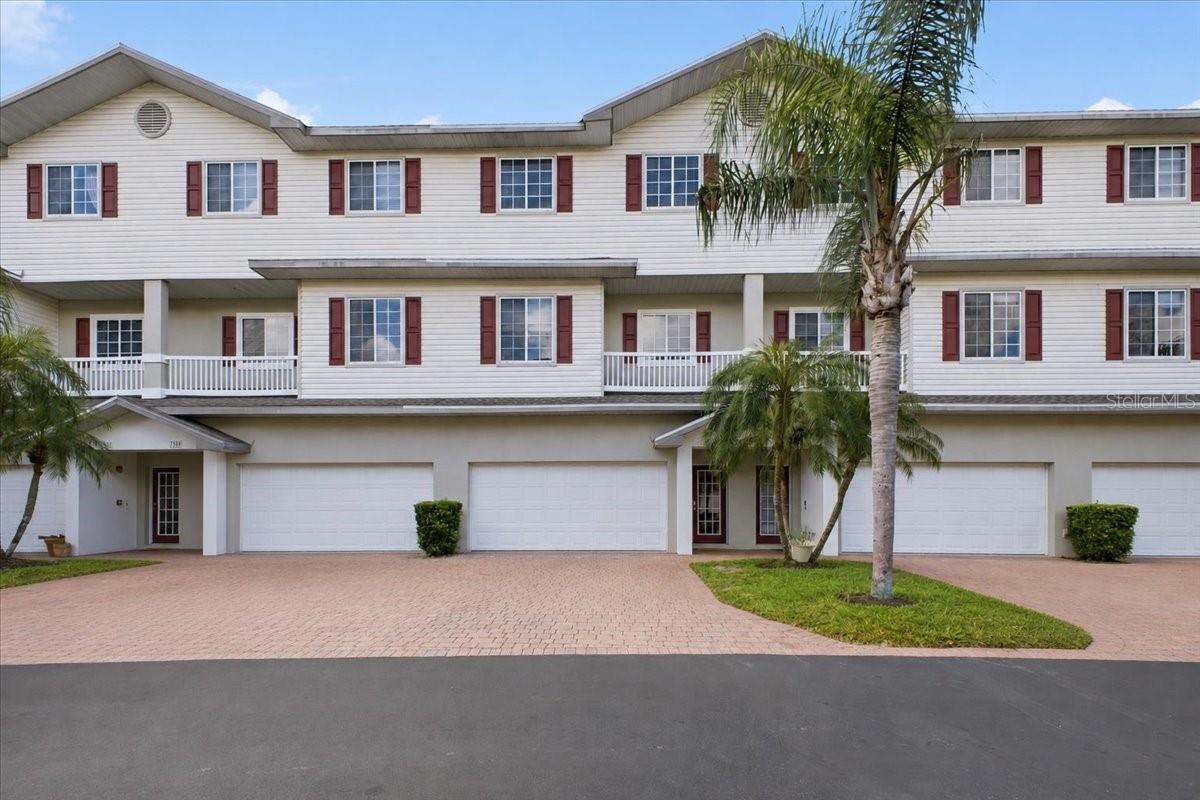 RIVERBAY TWNHMS PH THREE-A - Residential