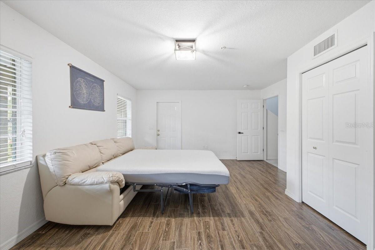 RIVERBAY TWNHMS PH THREE-A - Residential