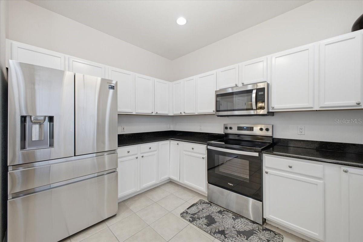 RIVERBAY TWNHMS PH THREE-A - Residential