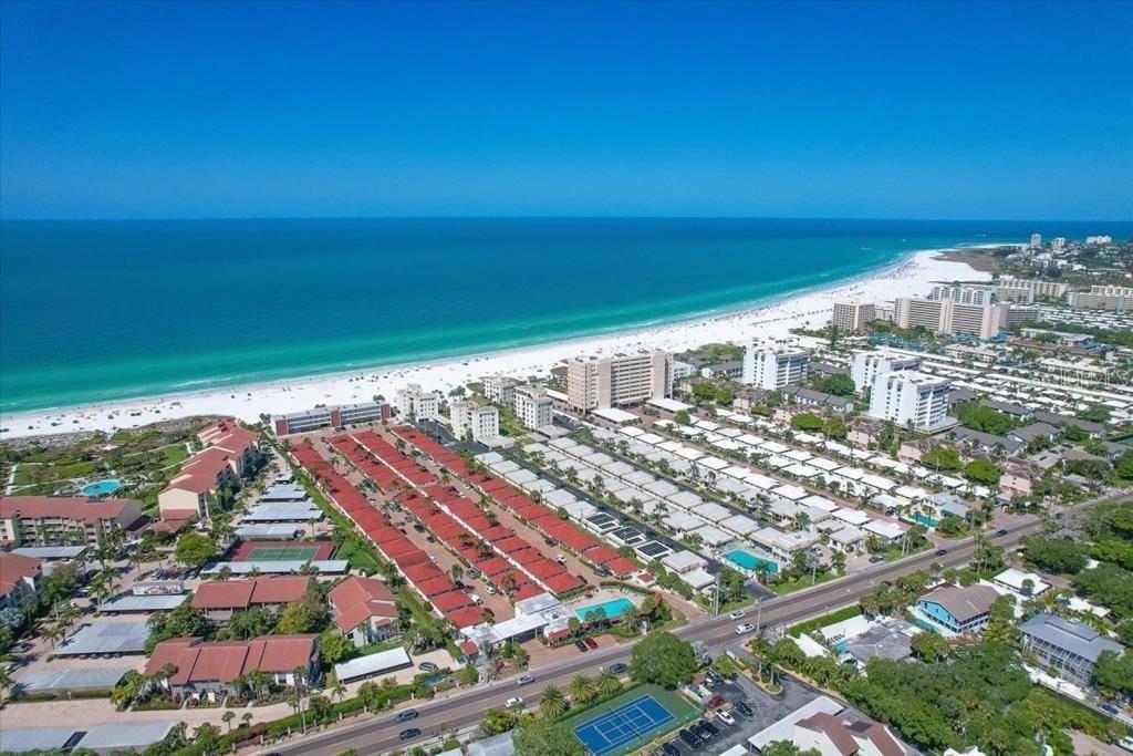 CASA BLANCA VILLAS - Residential