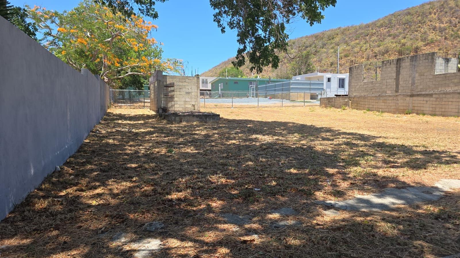 1,000-square-meter lot located off PR-116, Km. 17.2, Montalva Ward, Ensenada, Guánica, Puerto Rico. The property includes a structure that was under construction as a residence (the walls and interior partitions are in place, but the finishing work remains to be completed). Additionally, an extra bathroom was being built in the backyard. An excellent opportunity to complete the home and make it your own, or as an investment property to rent out.