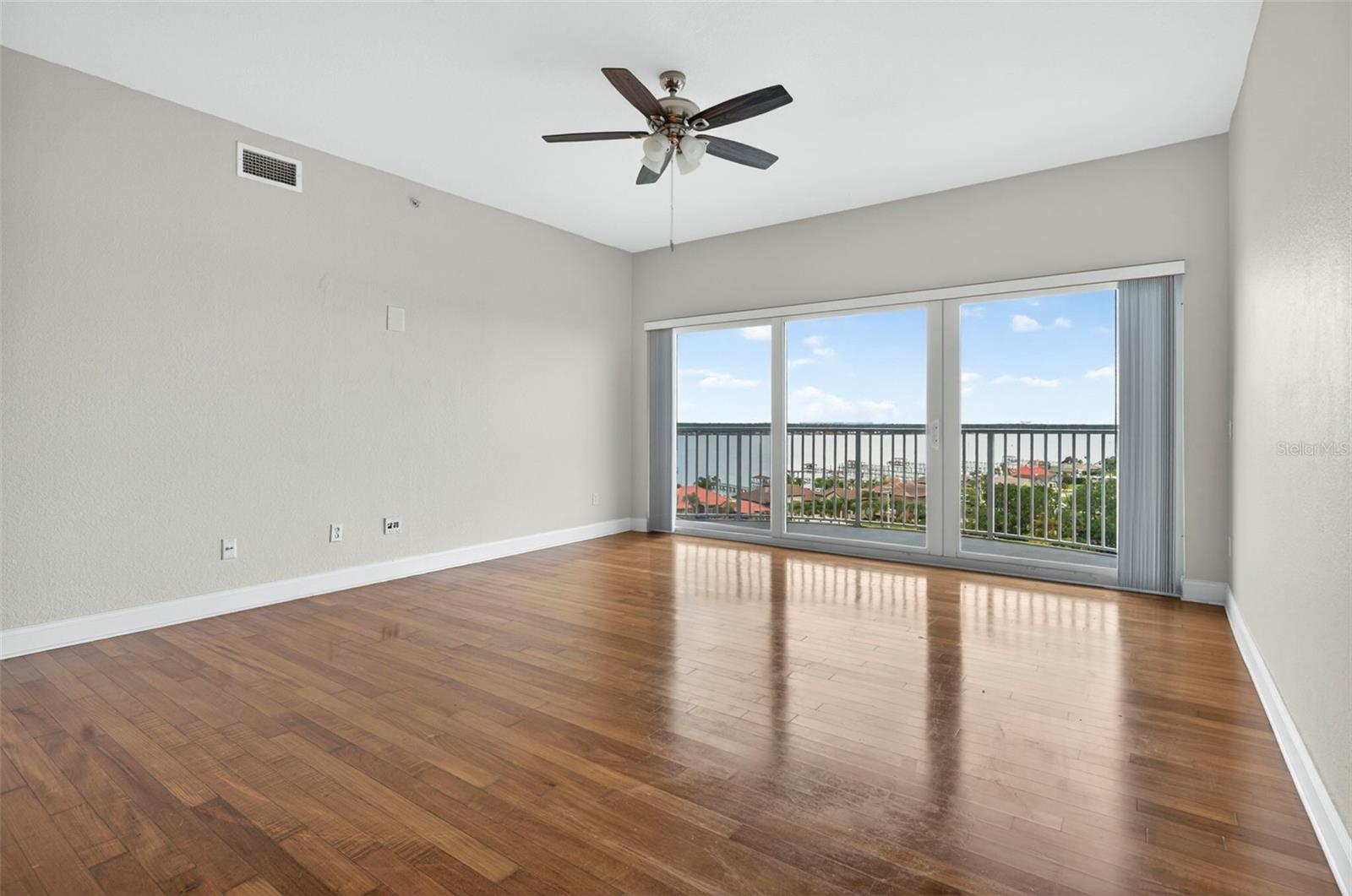 OCEANS GRAND CONDO - Residential