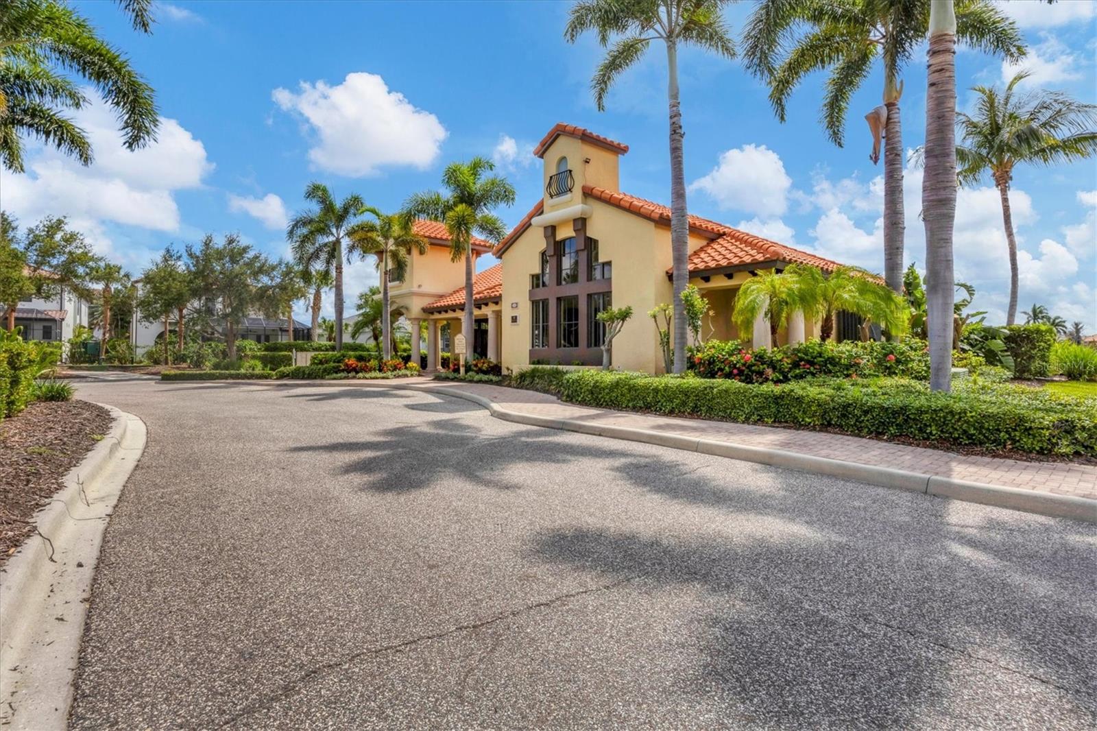 LEGENDS BAY - Residential