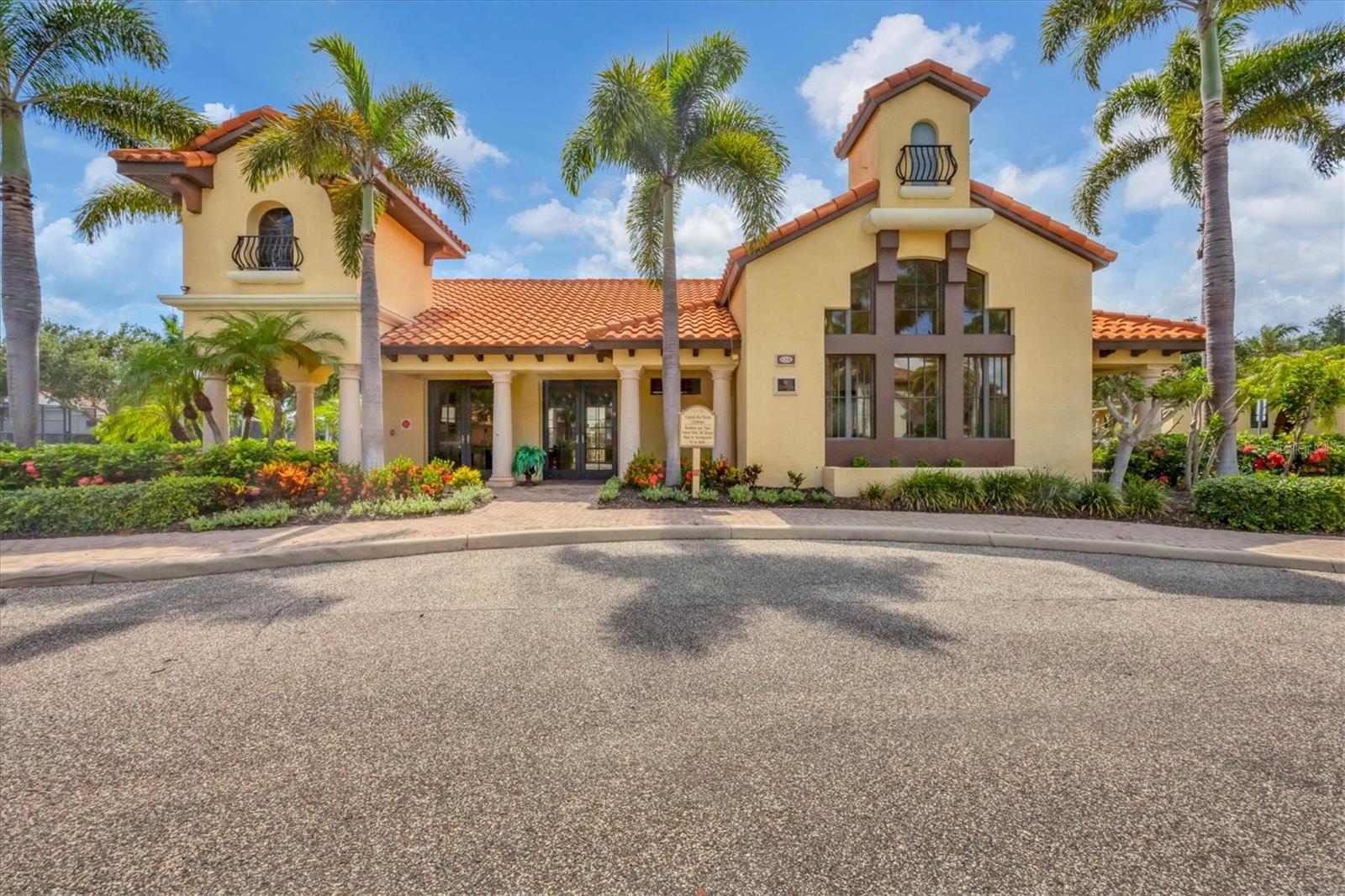 LEGENDS BAY - Residential