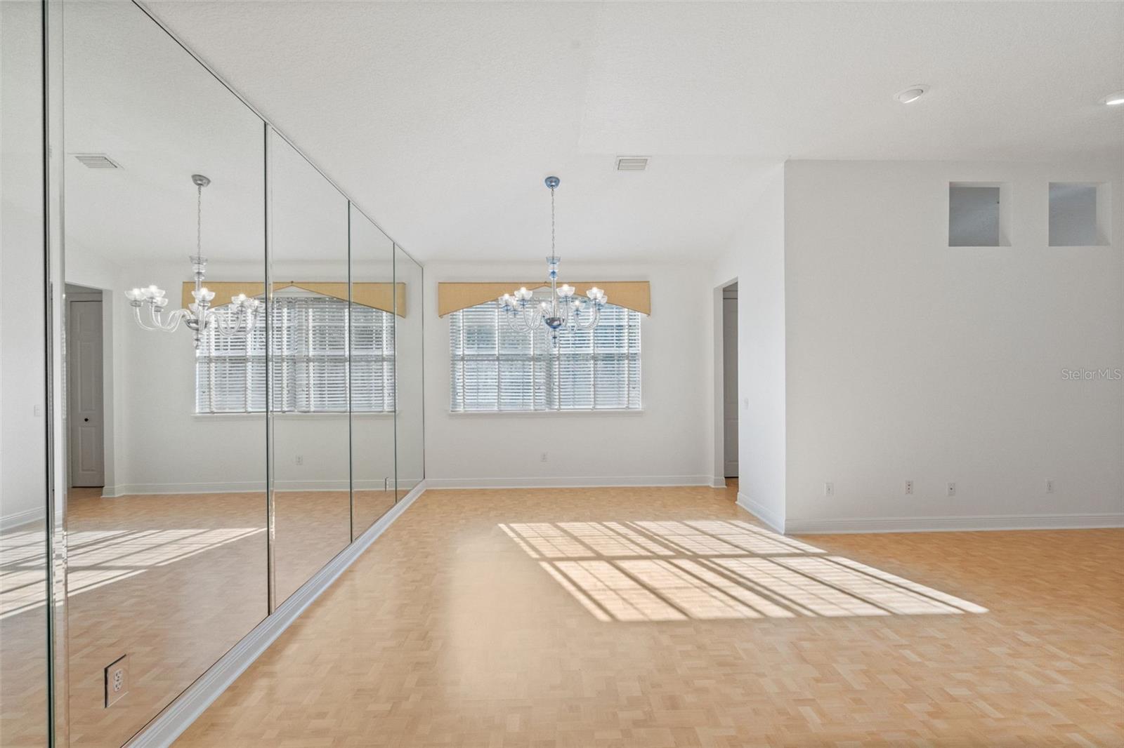HOWEY MISSION SONOMA CONDO - Residential