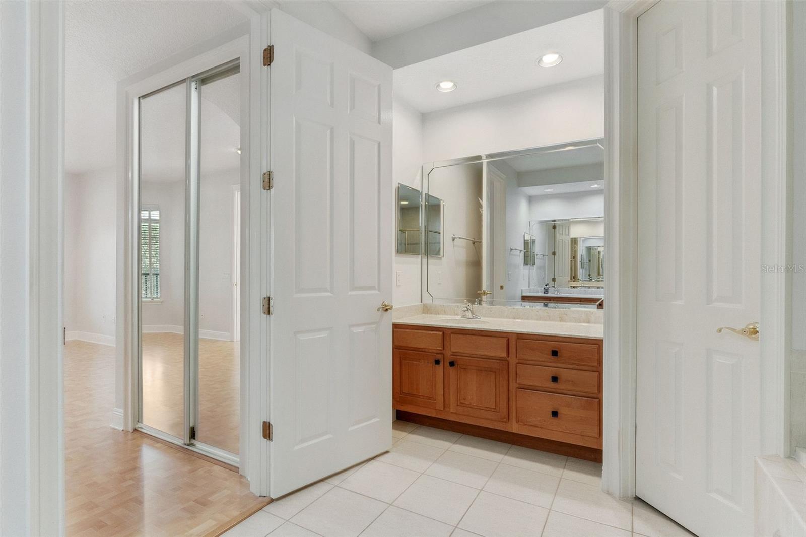 HOWEY MISSION SONOMA CONDO - Residential