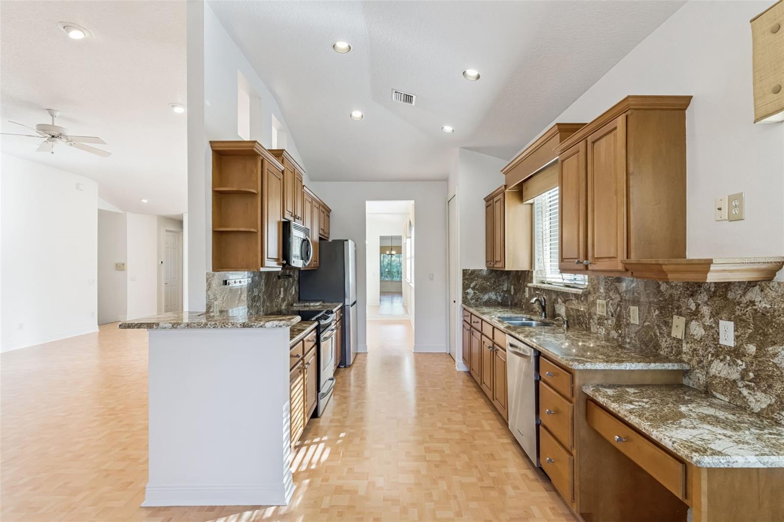 HOWEY MISSION SONOMA CONDO - Residential