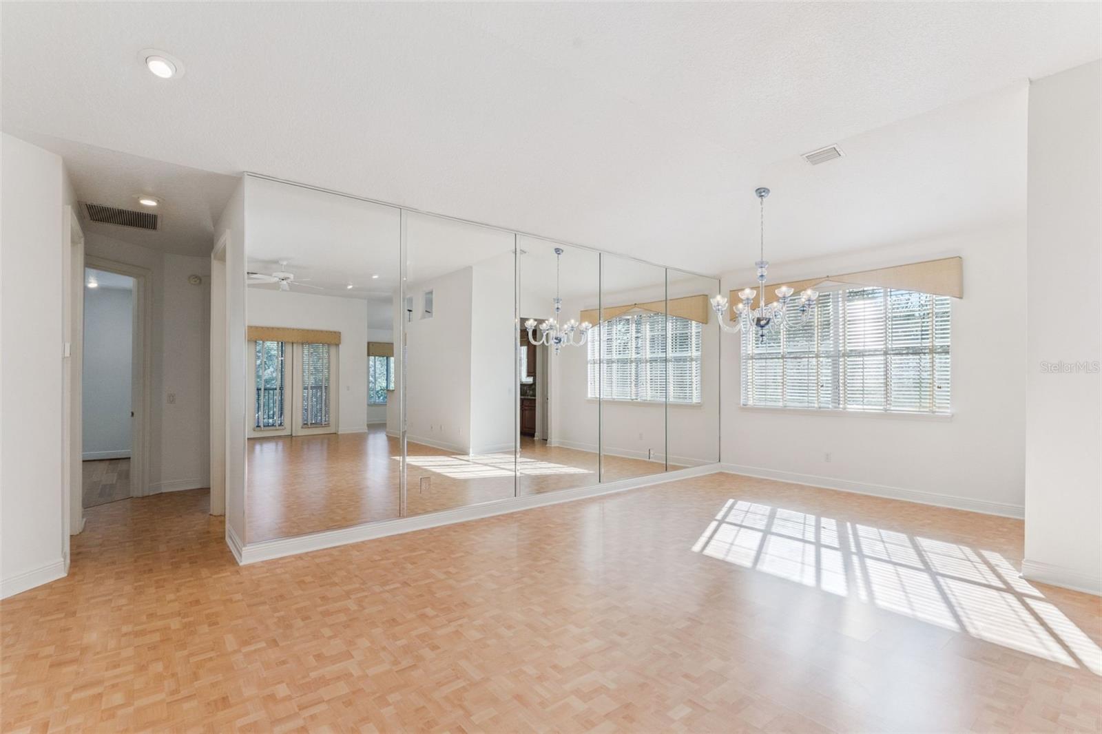 HOWEY MISSION SONOMA CONDO - Residential