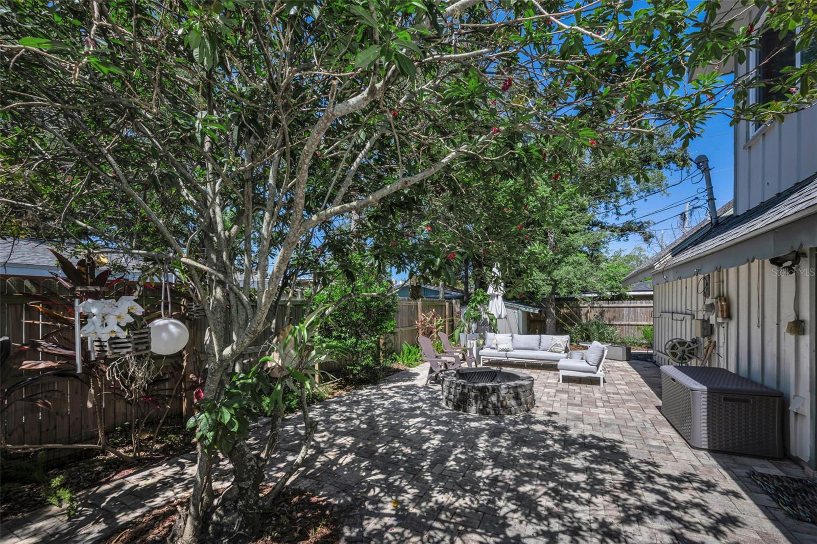 COLONIAL VILLAGE - Residential