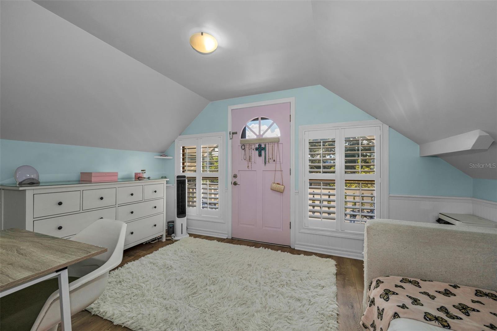 COLONIAL VILLAGE - Residential