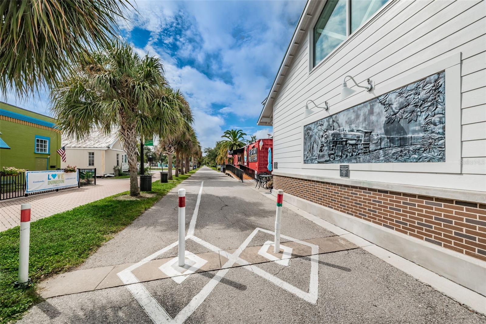 COLONIAL VILLAGE - Residential