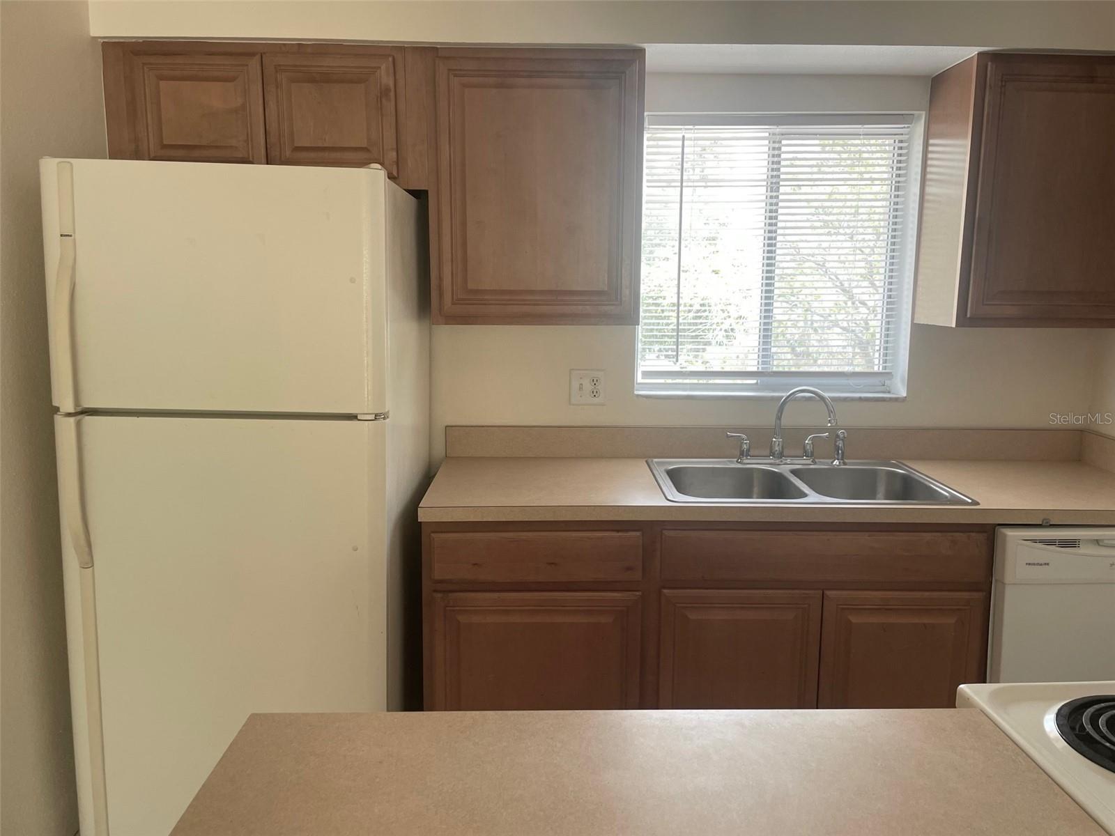HIDDEN LAKE VILLAGE - Residential Lease