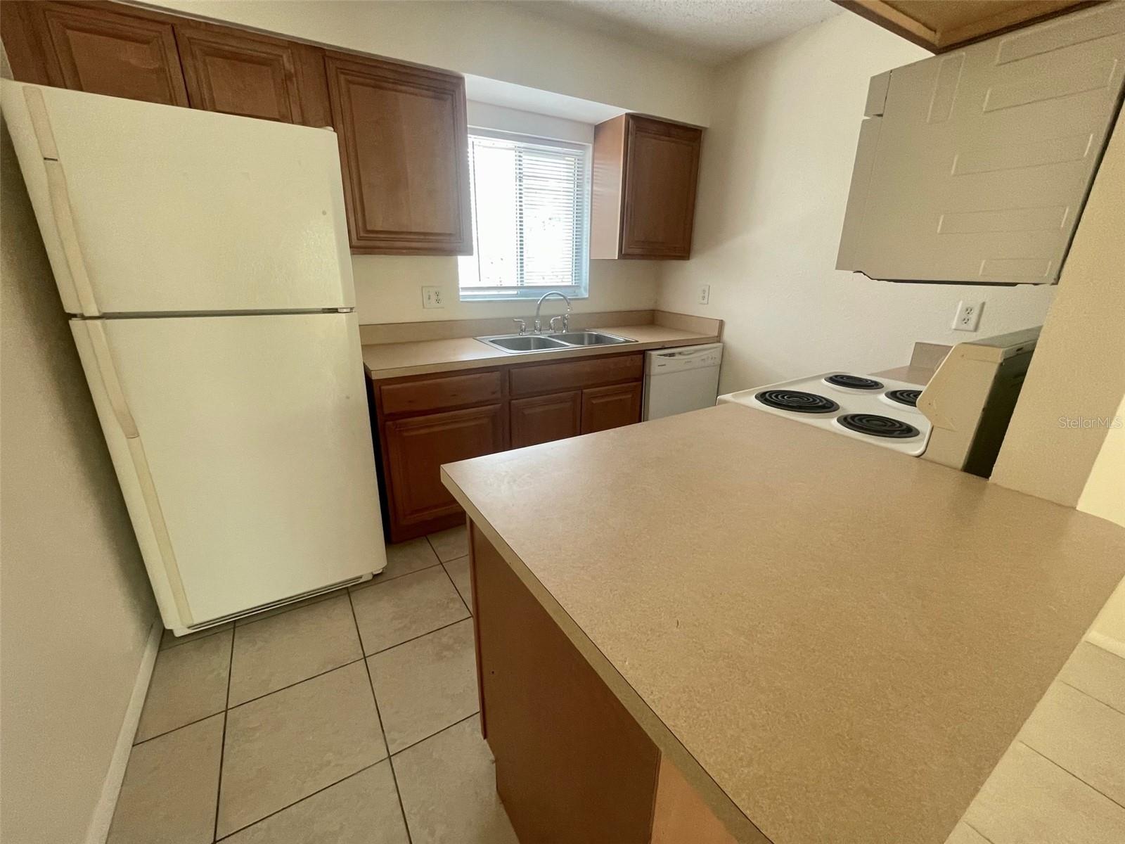 HIDDEN LAKE VILLAGE - Residential Lease