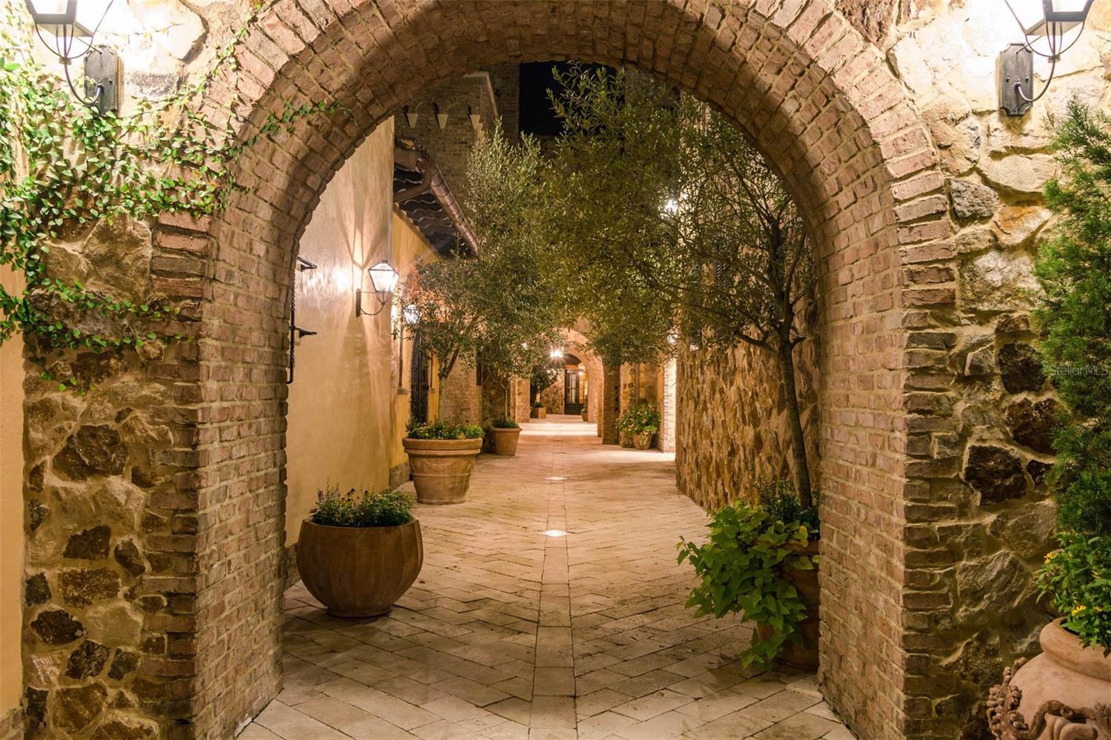 BELLA COLLINA - Residential