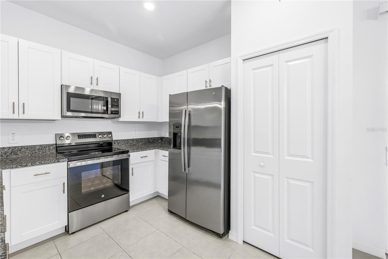 PARRISH LKS PH IIB1 & IIB2 - Residential Lease
