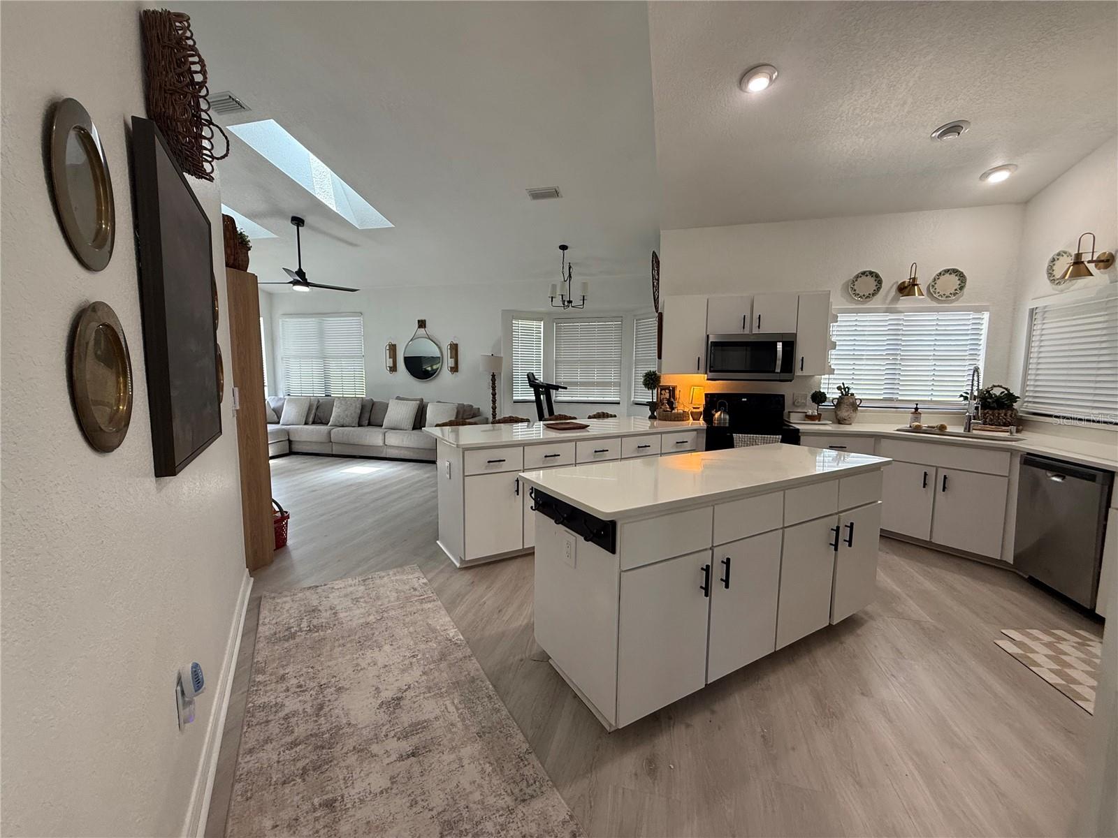 ROLLING RANCH ESTATE - Residential