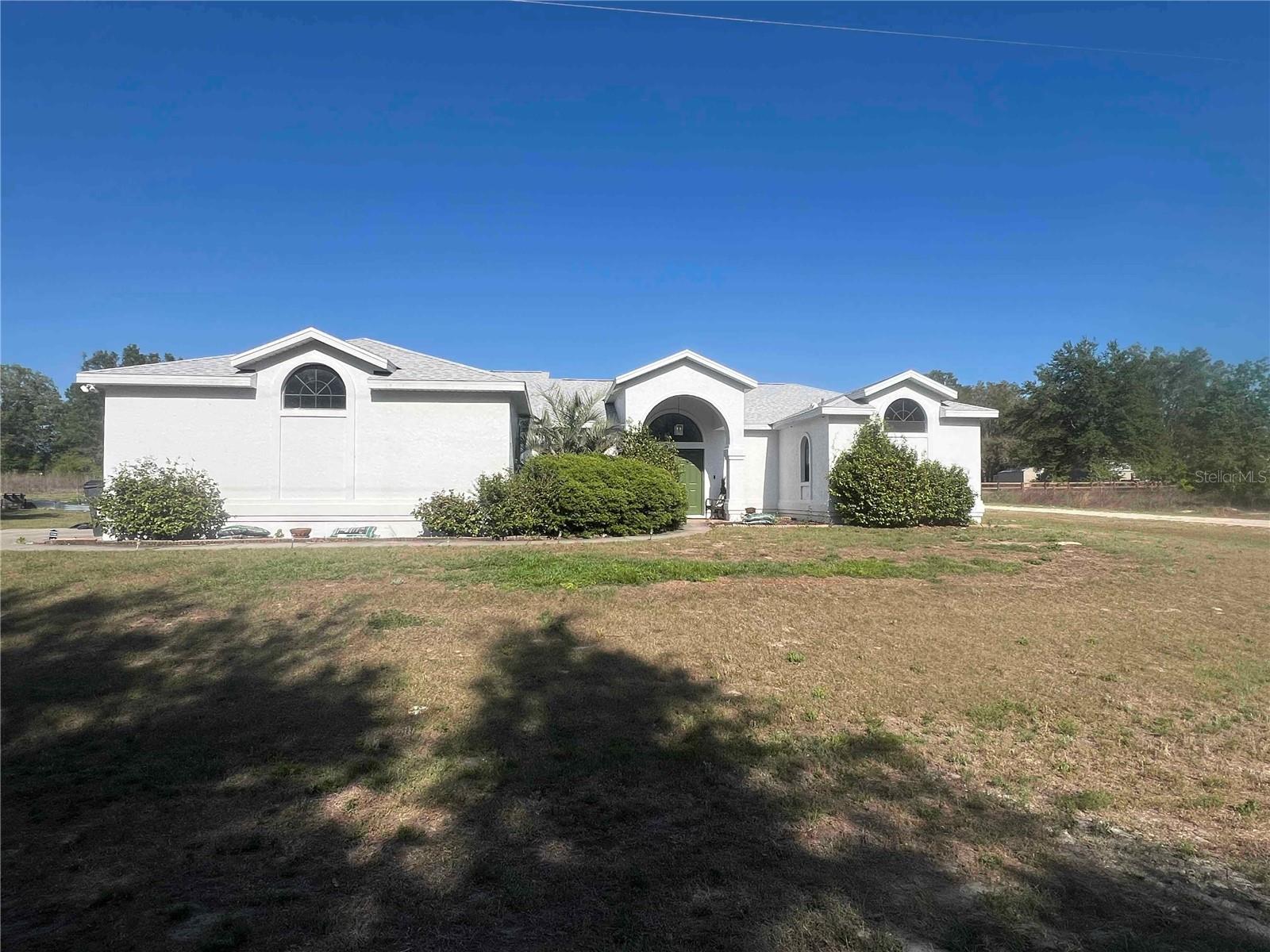 Paved Road! NEW ROOF (2024), NEW CENTRAL AC (2024), NEW WELL (2024), NEW KITCHEN QUARTZ COUNTERS (2026), AND A TOTAL PRIMARY SUITE REMODEL! NO HOA / NO CDD! Highly sought after ROLLING RANCH ESTATE Every major component of this beautiful, non-cookie-cutter home is practically brand new, including all appliances (2023–2024), a new garage motor (5/2026), new soffits (2024), fresh exterior paint (2024), and a water softener (2022). Tucked away on nearly a half-acre lot, this spacious 3BD/2BA layout spans 2,122 sq ft of pristine living space. The beautiful primary en suite is a private oasis featuring wood-look tile, a custom-tiled shower, a standalone tub, a double quartz vanity, and two walk-in closets. The main living areas boast soaring double-high ceilings, skylights, and plant ledges in every room. The expansive kitchen features a pantry, island, and breakfast nook, all looking out to the formal living/dining areas, family room, and large screened lanai. Outdoors, enjoy an established vegetable garden with raised beds, or take a short walk to the gorgeous community park with paths, tennis, and pickleball courts. Furniture is negotiable. Owner/Agent.