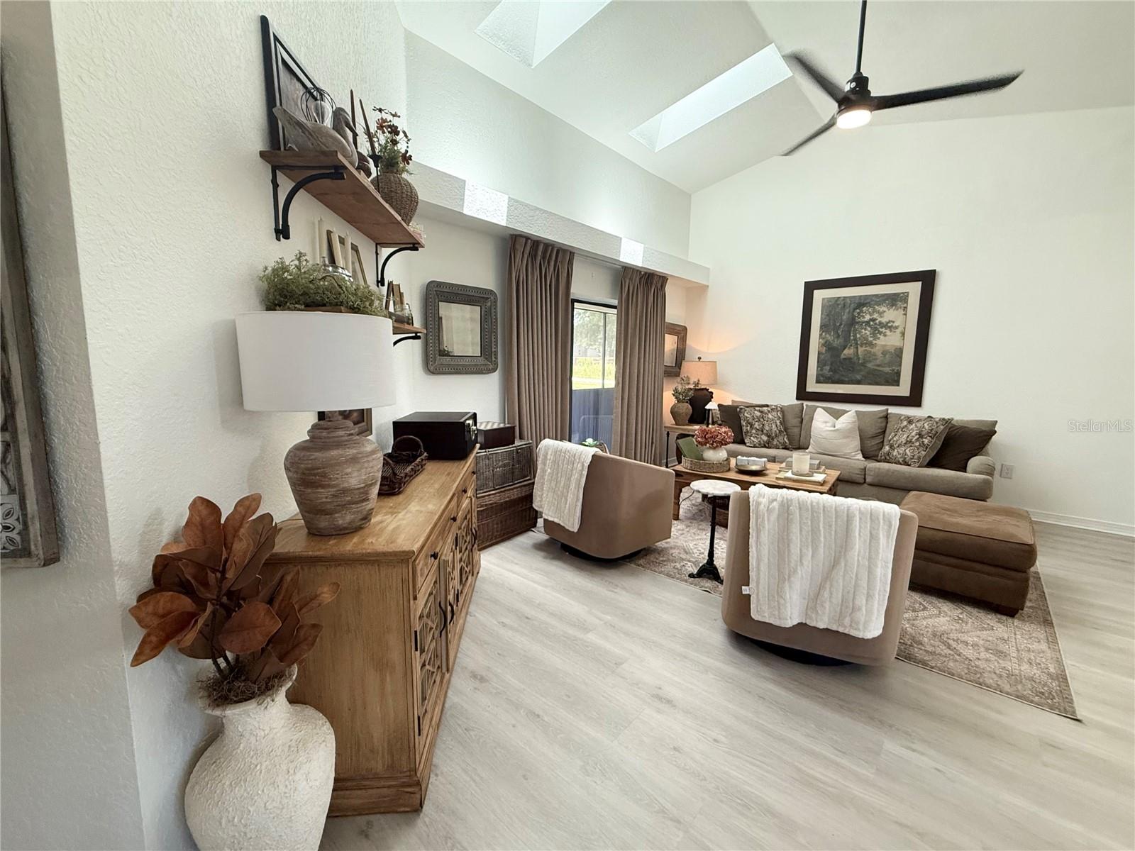 ROLLING RANCH ESTATE - Residential