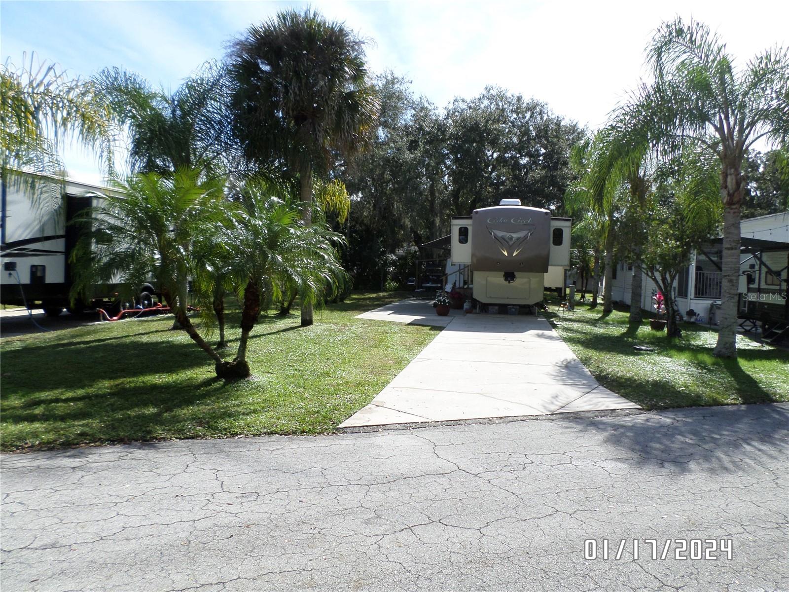 Long Hammock Phase 1 offers a variety of amenities including pools, hot tubs, tennis, fitness center, sauna, shuffleboard, lounge, billiard room, poker room and more. This is a great location to make memories for a lifetime.