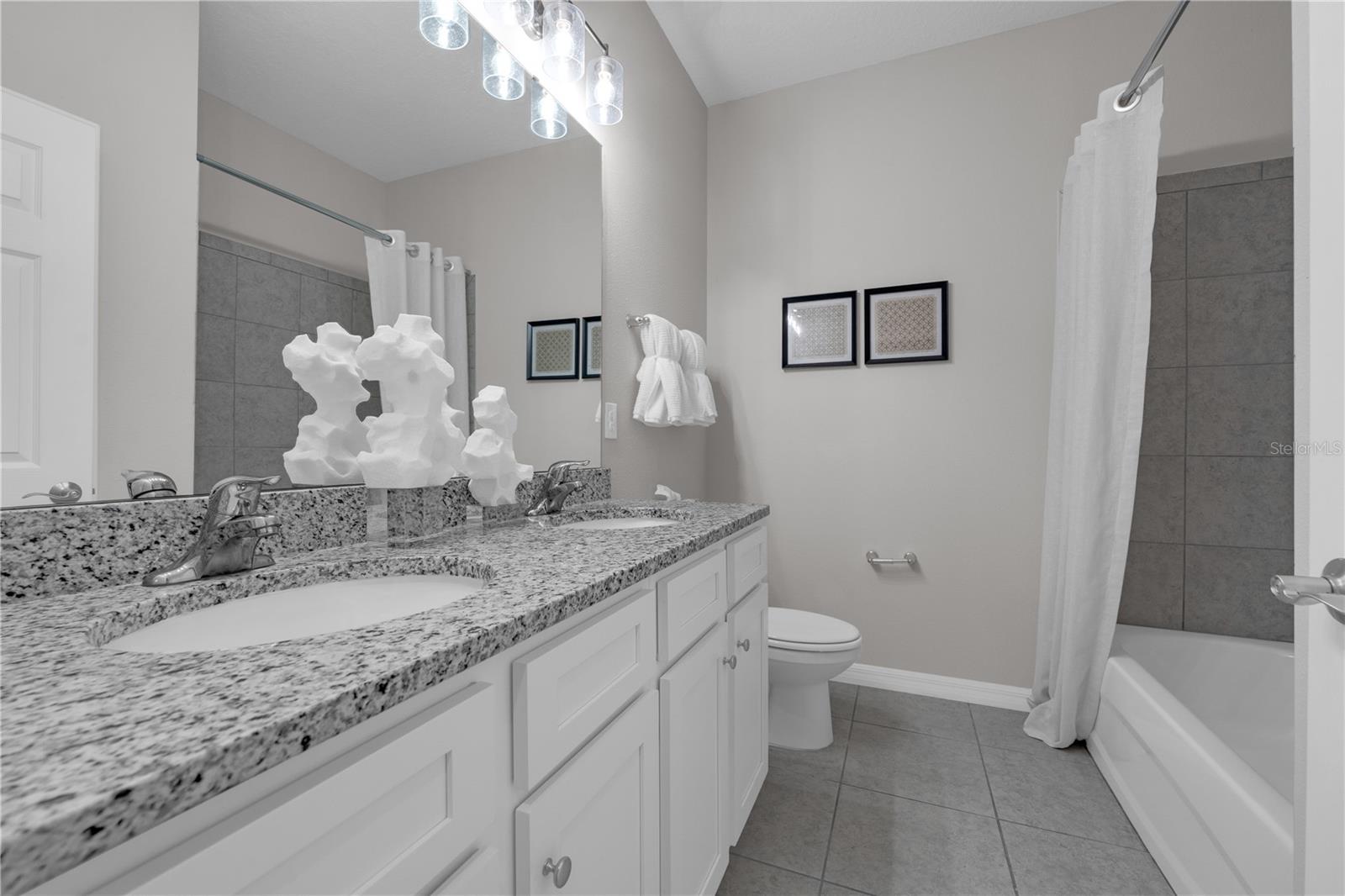 SILVER LAKE POINTE - Residential