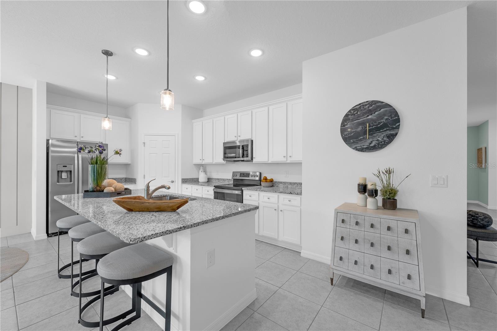 SILVER LAKE POINTE - Residential