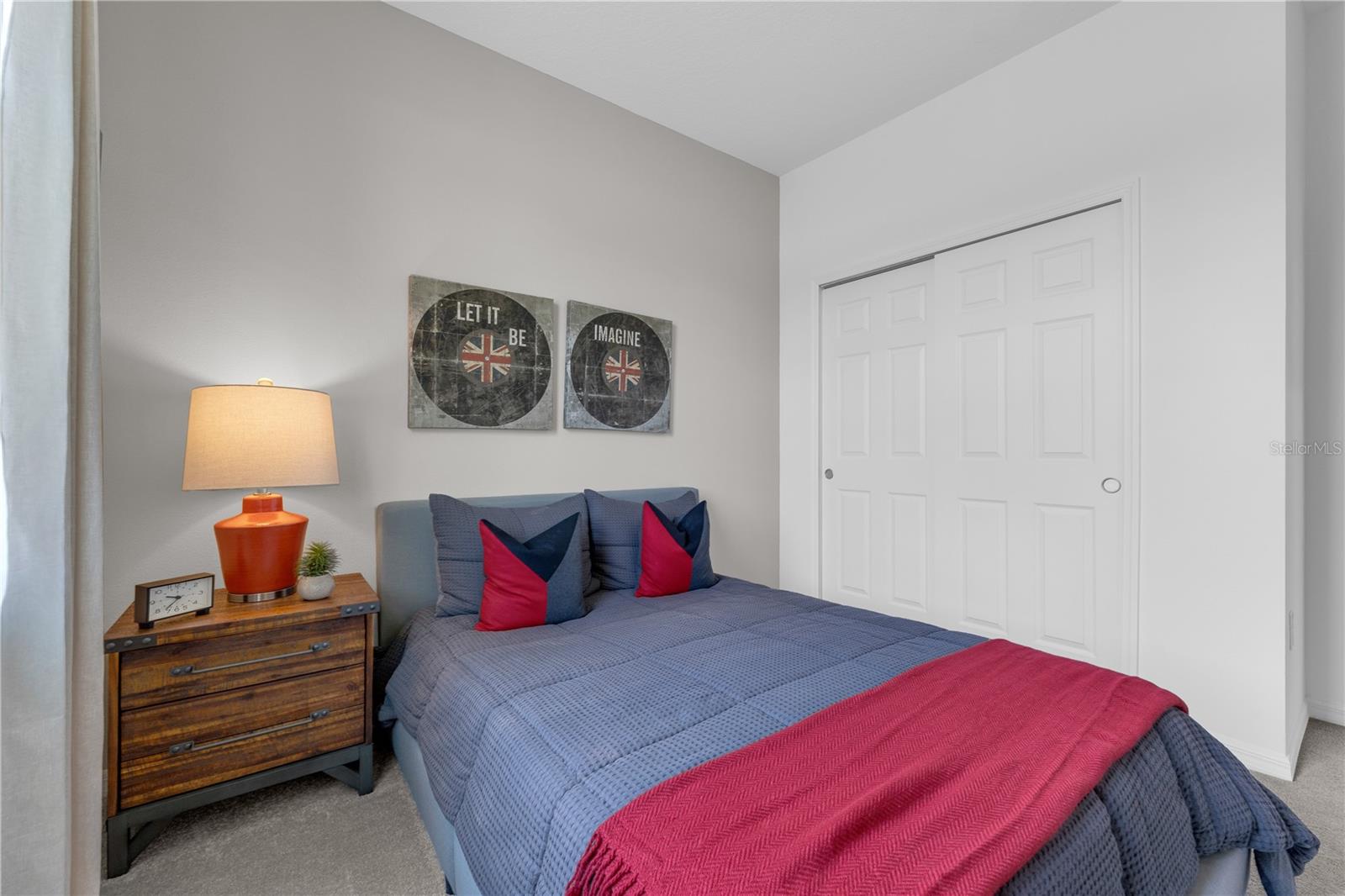 SILVER LAKE POINTE - Residential