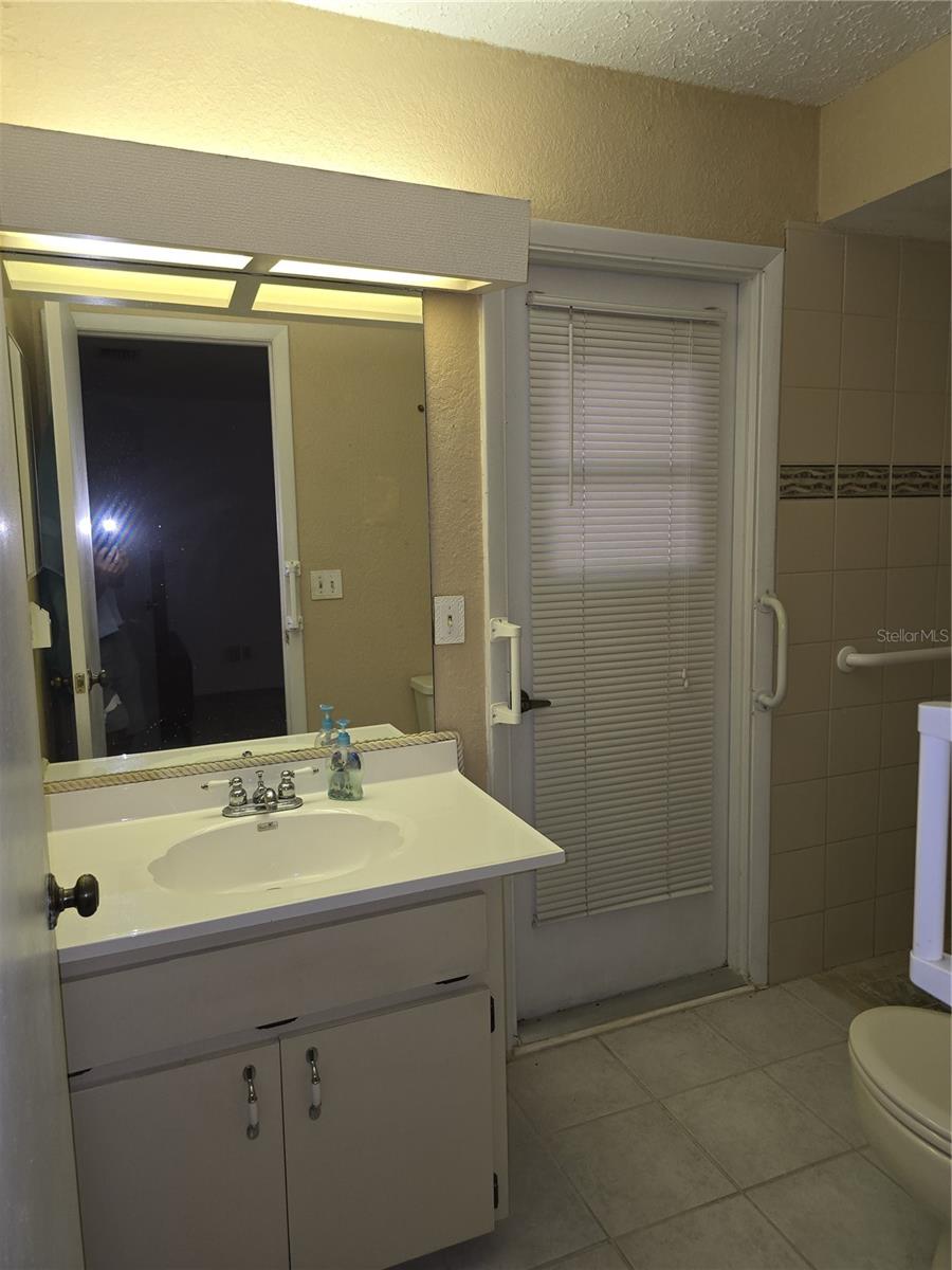 COLONIAL OAKS - Residential