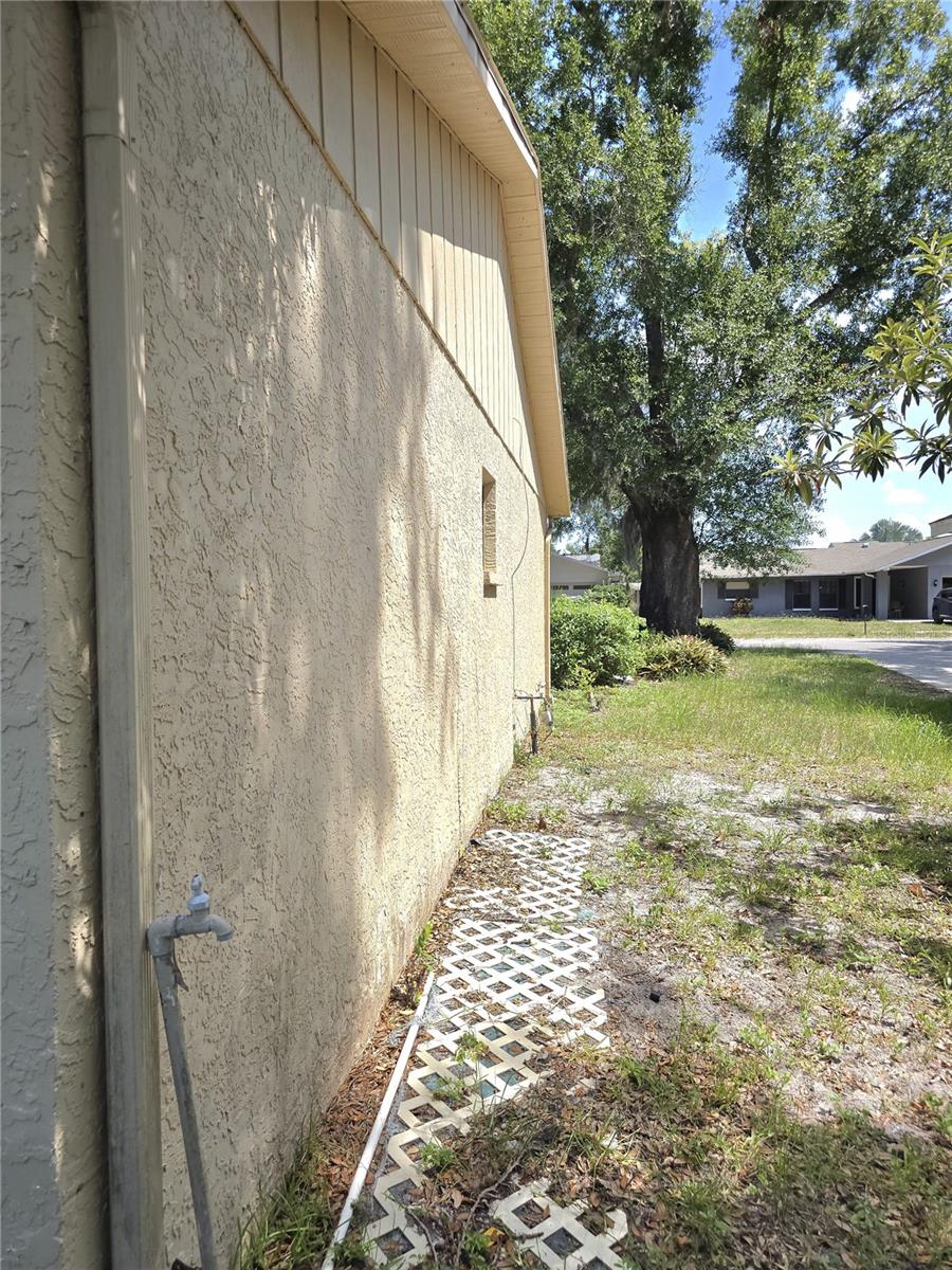 COLONIAL OAKS - Residential