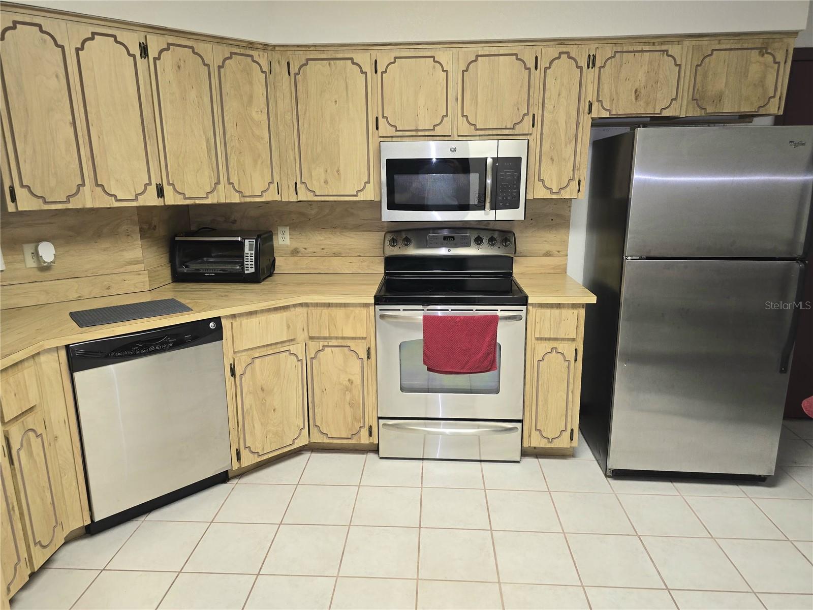 COLONIAL OAKS - Residential