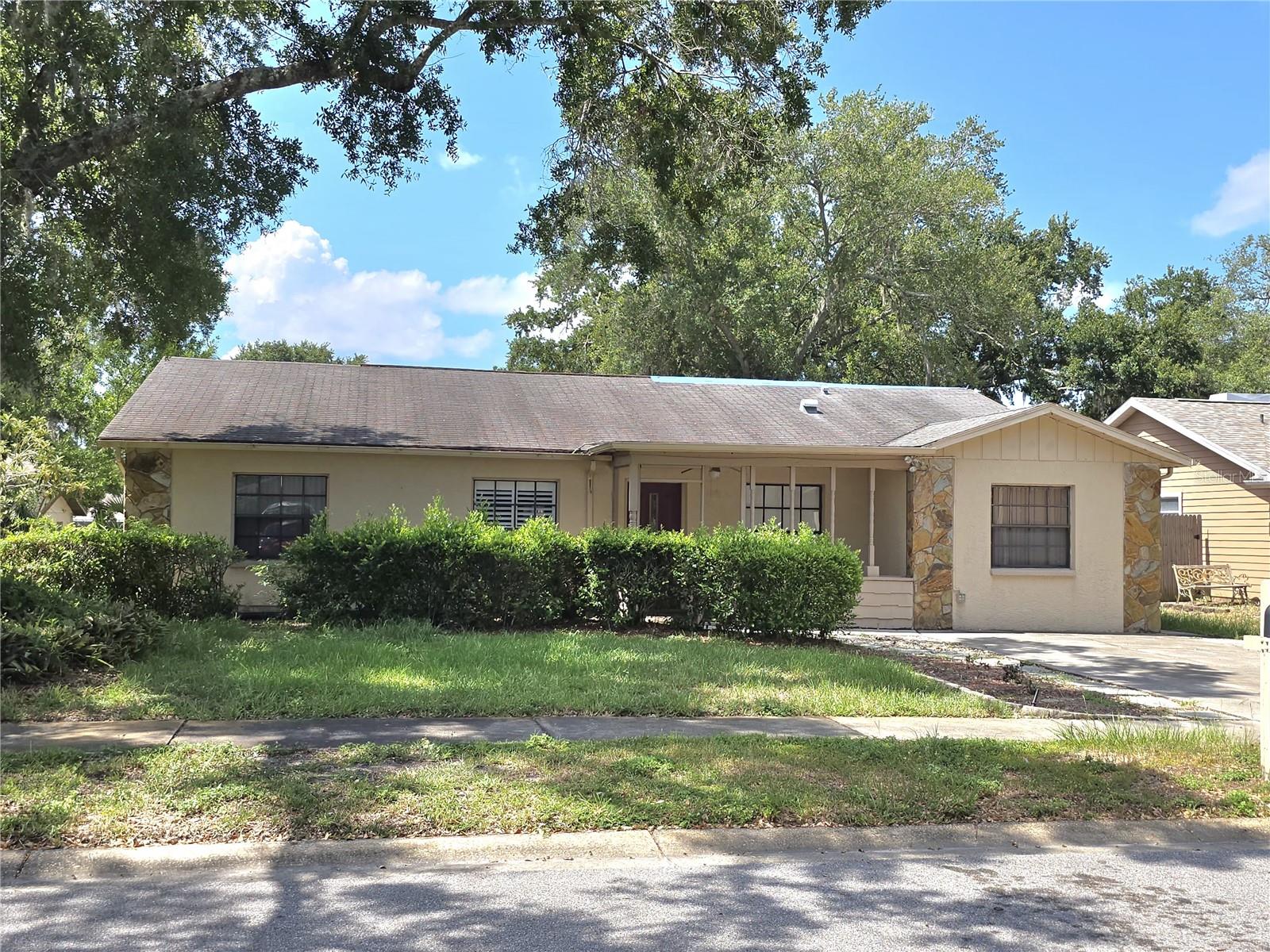 COLONIAL OAKS - Residential