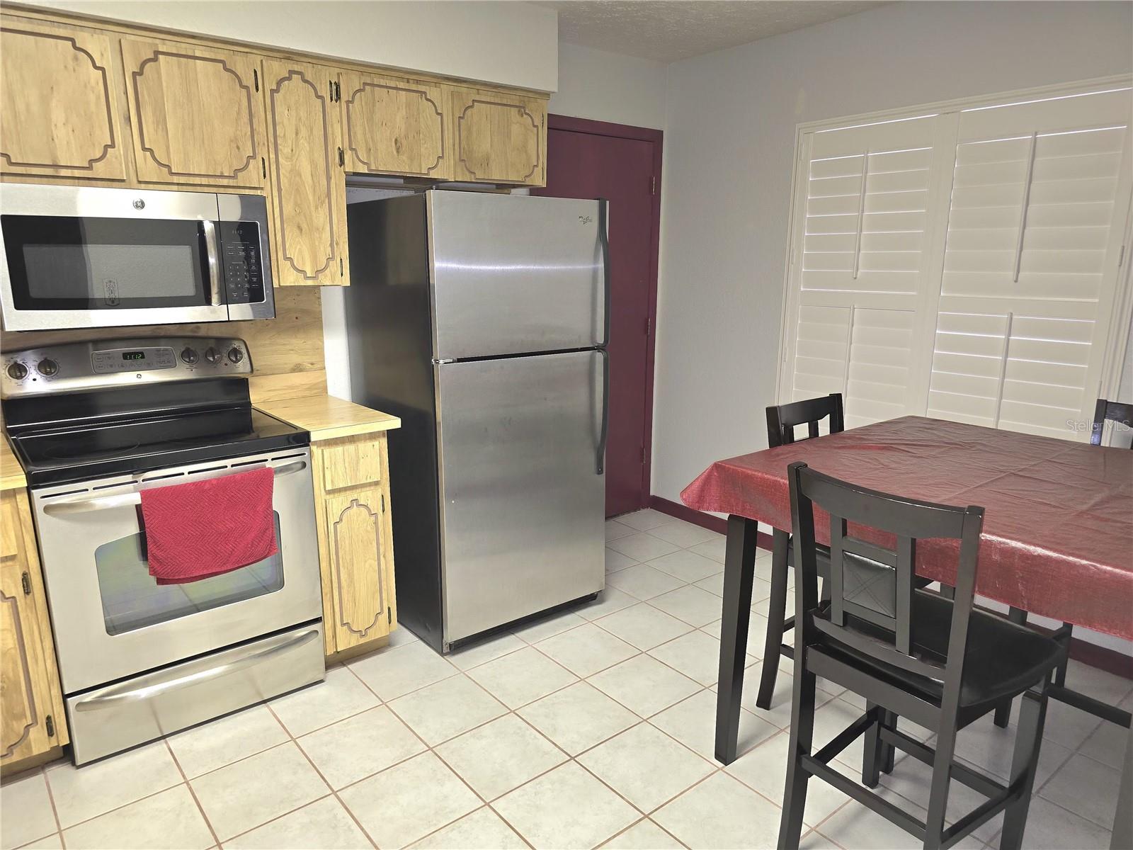COLONIAL OAKS - Residential
