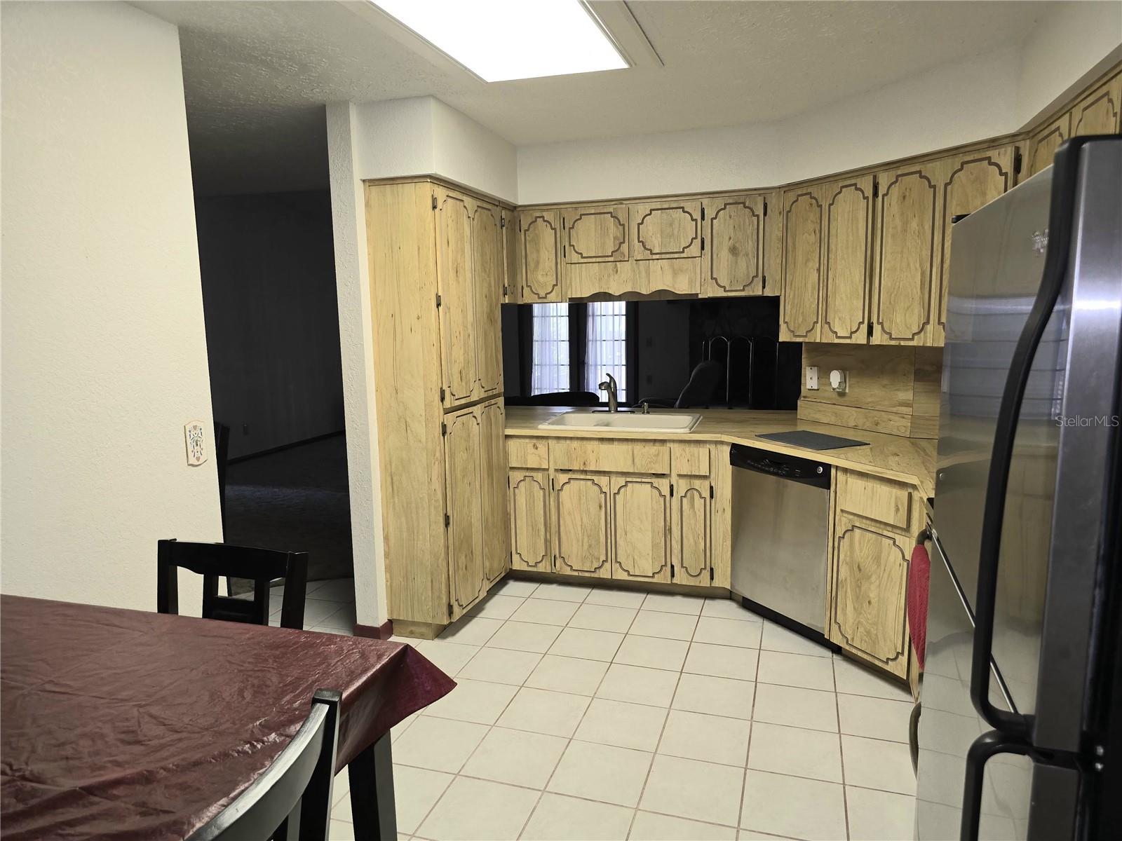 COLONIAL OAKS - Residential