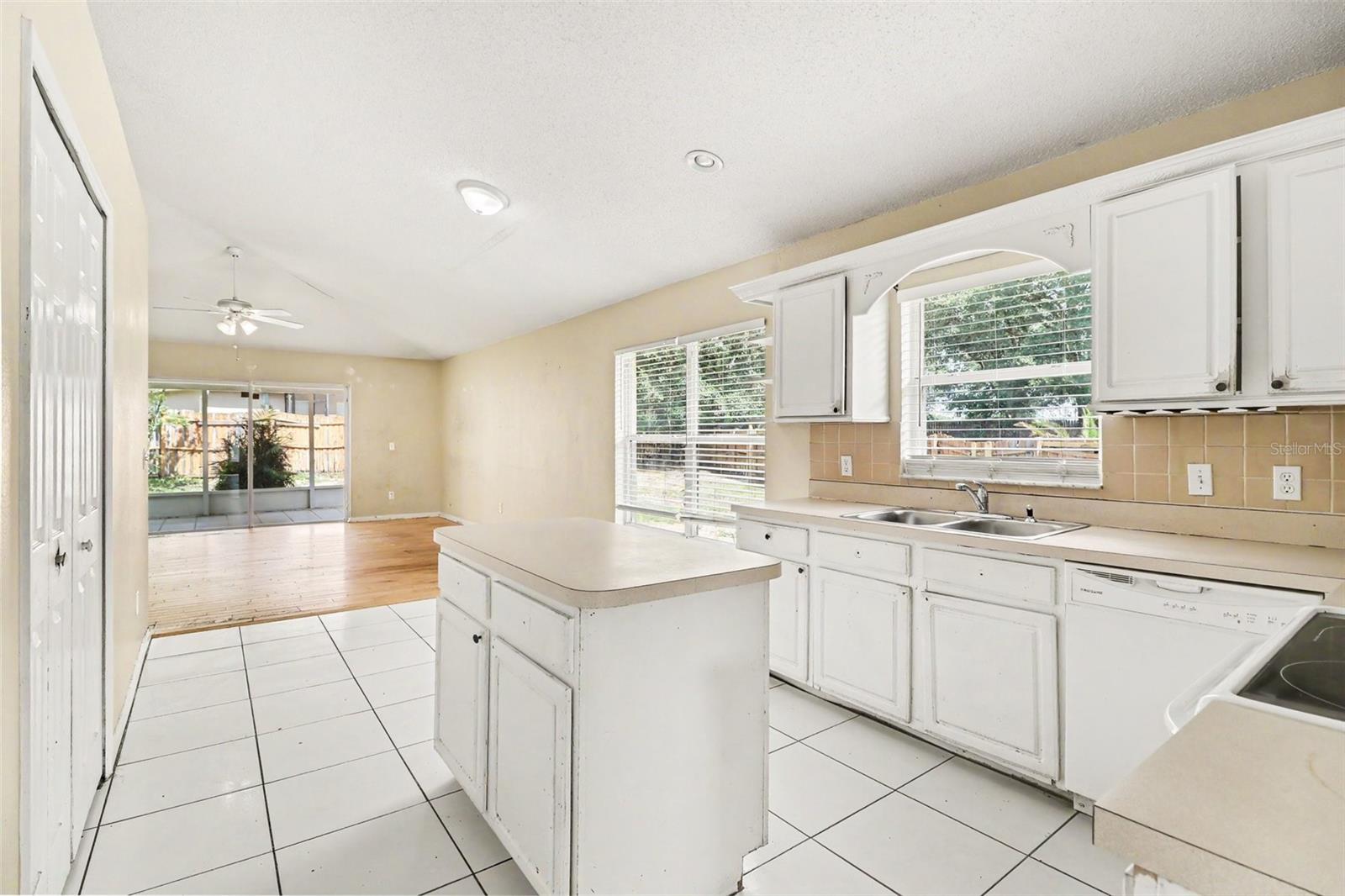 PARK AVE PINES - Residential