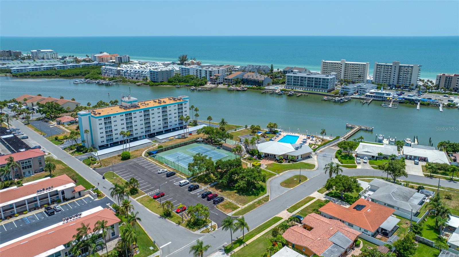 IMPERIAL POINT - Residential