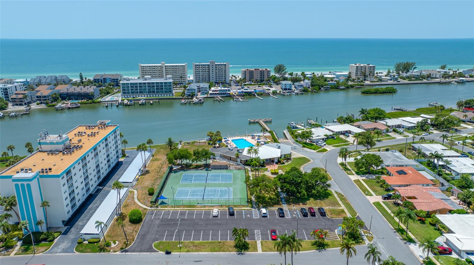 IMPERIAL POINT - Residential