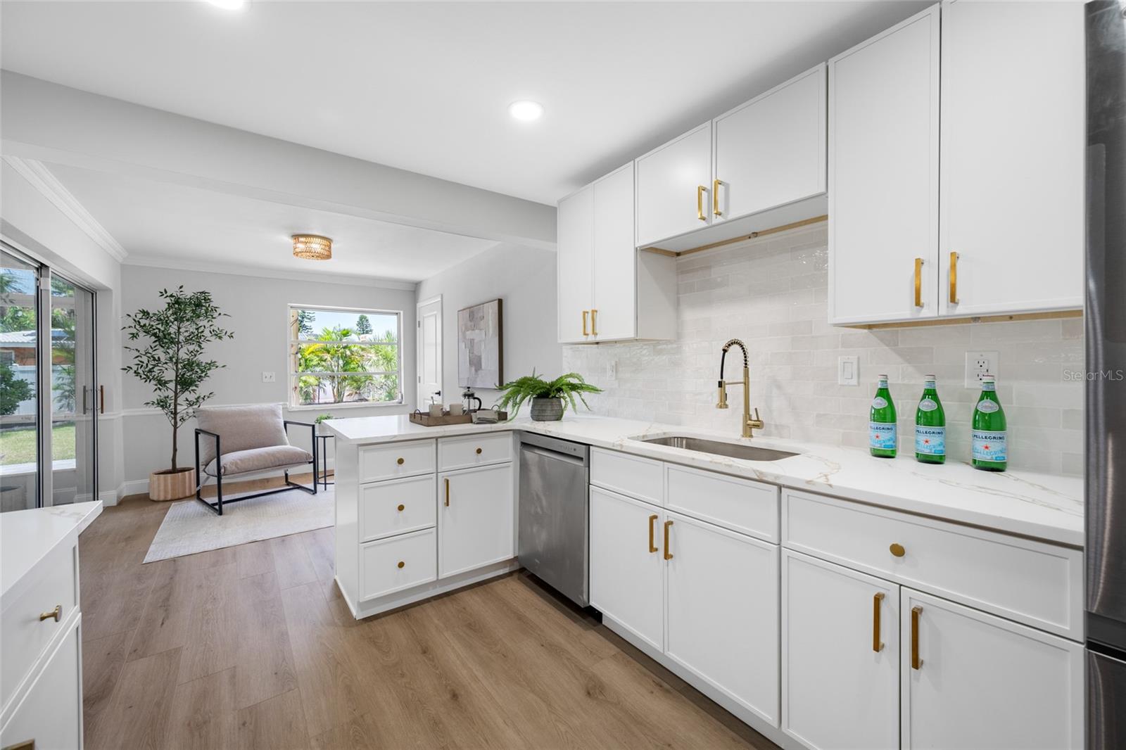 IMPERIAL POINT - Residential