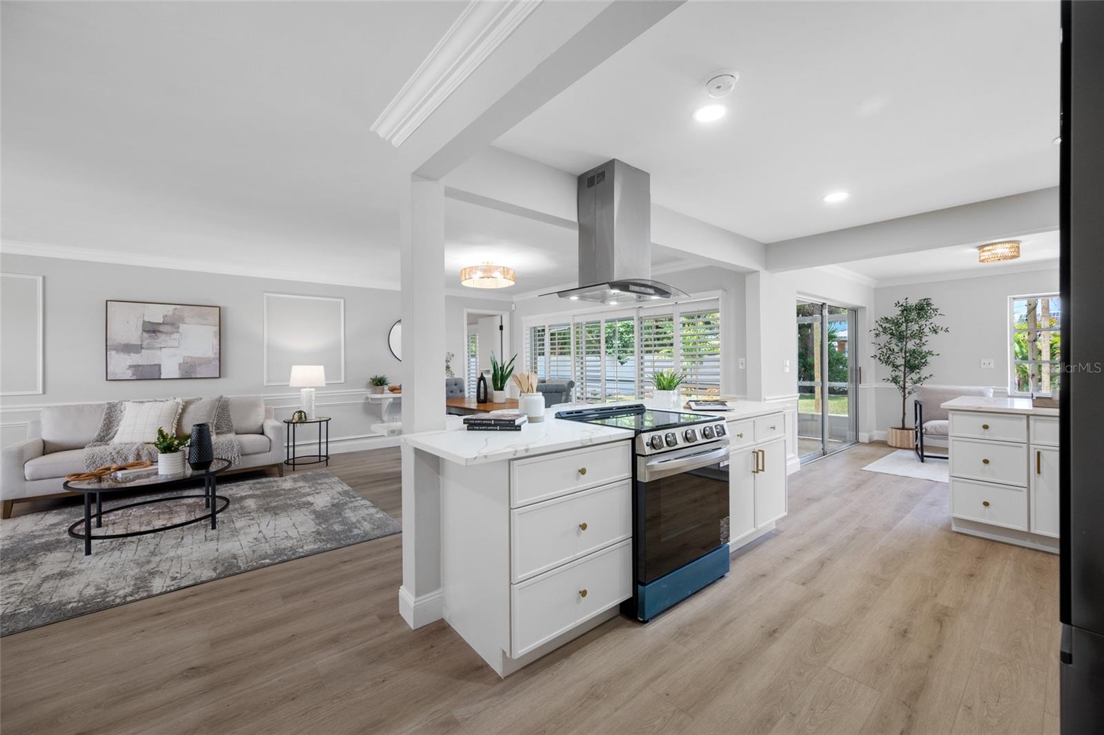 IMPERIAL POINT - Residential