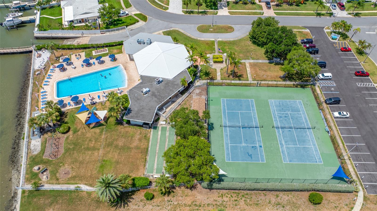 IMPERIAL POINT - Residential