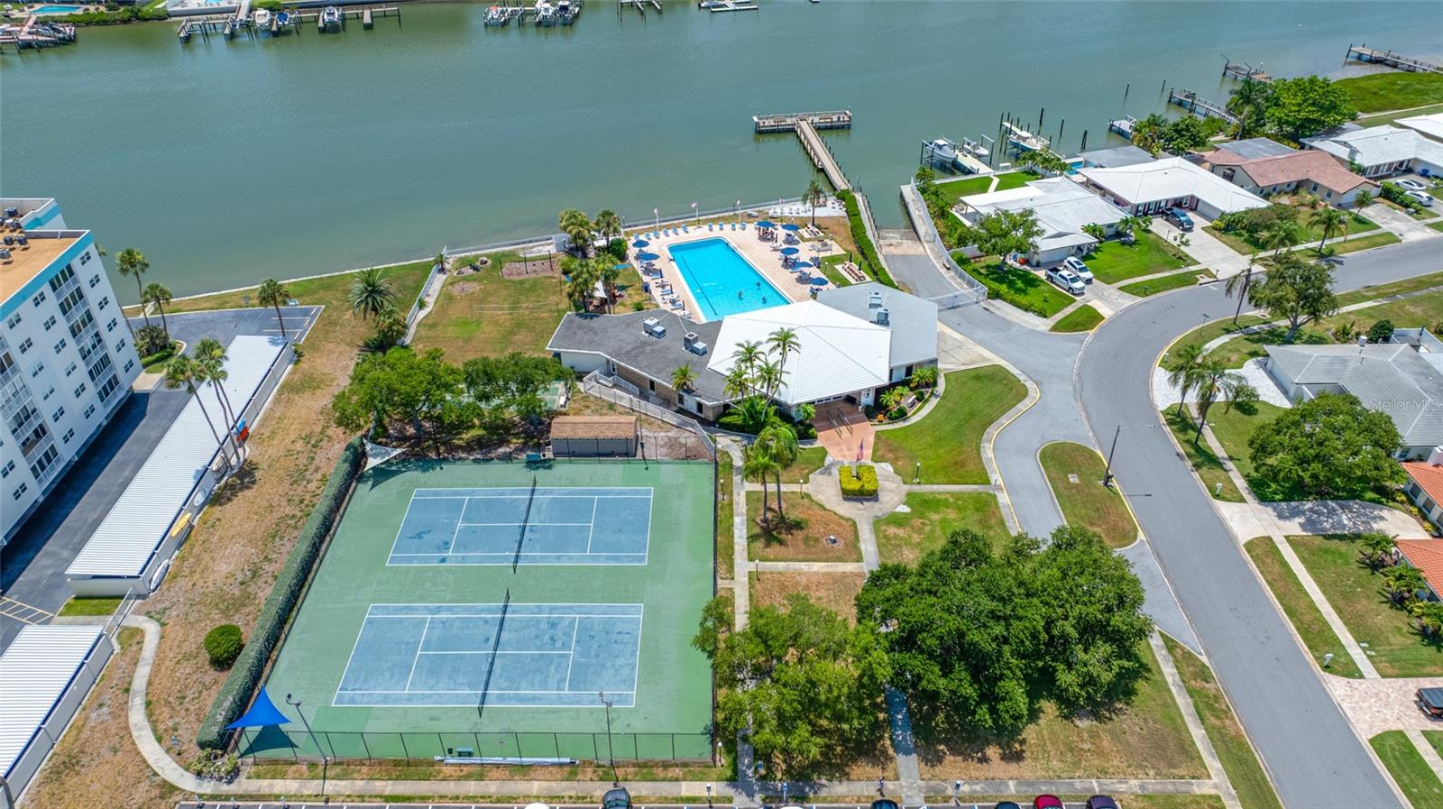 IMPERIAL POINT - Residential