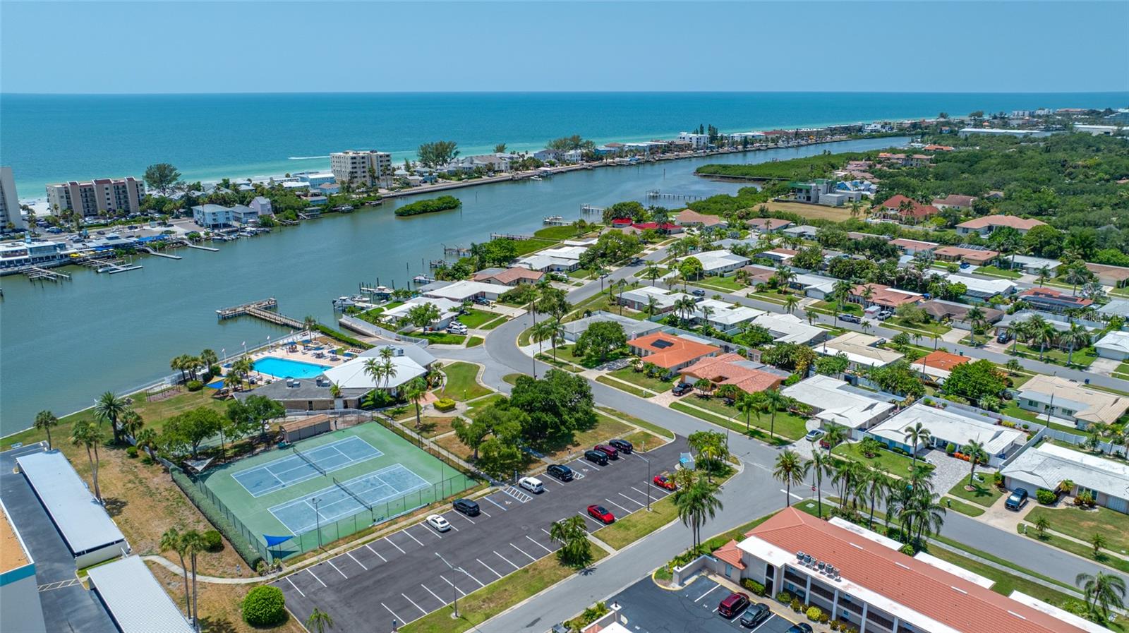 IMPERIAL POINT - Residential