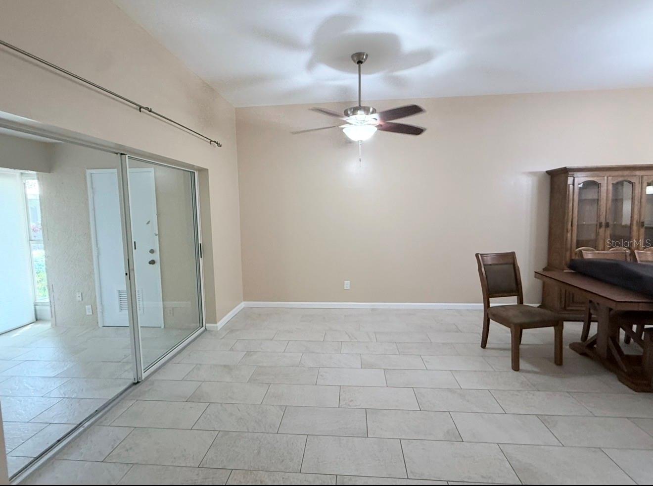 THE KNOLLS OF KINGS POINT III - Residential