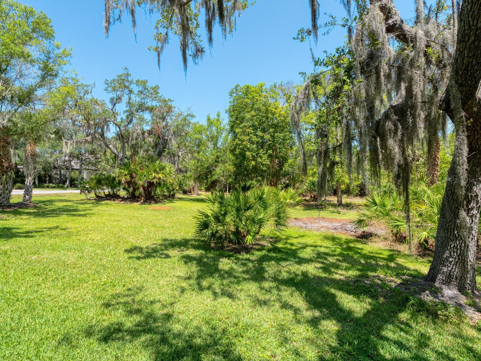 OAKS - Land