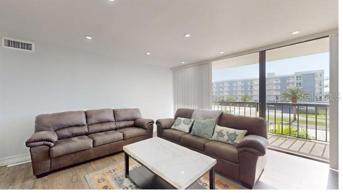 STARBOARD TOWER - Residential
