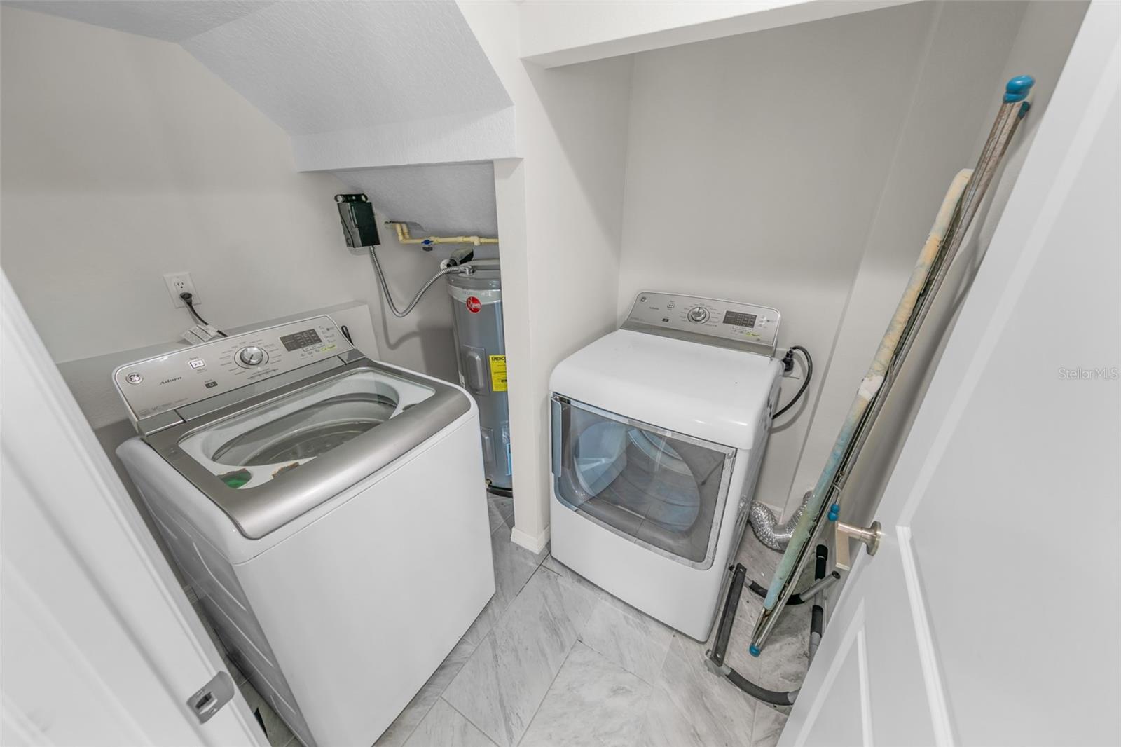 FLY IN SPRUCE CREEK INC UNIT 01 - Residential