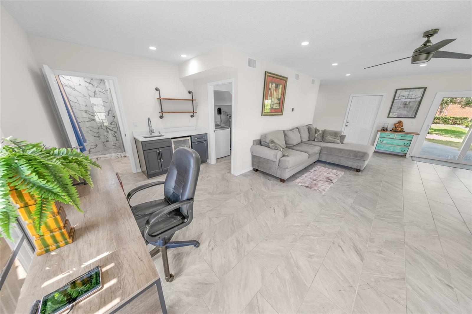 FLY IN SPRUCE CREEK INC UNIT 01 - Residential