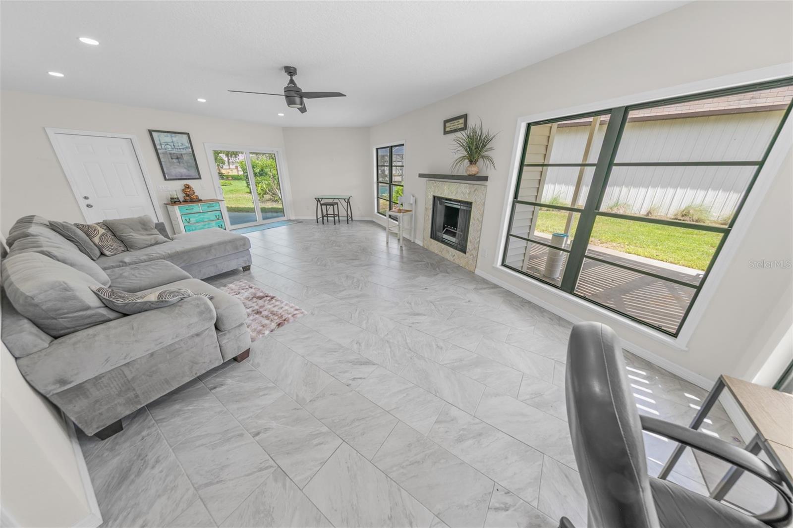 FLY IN SPRUCE CREEK INC UNIT 01 - Residential