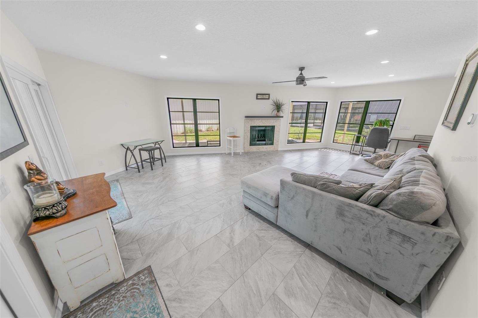 FLY IN SPRUCE CREEK INC UNIT 01 - Residential