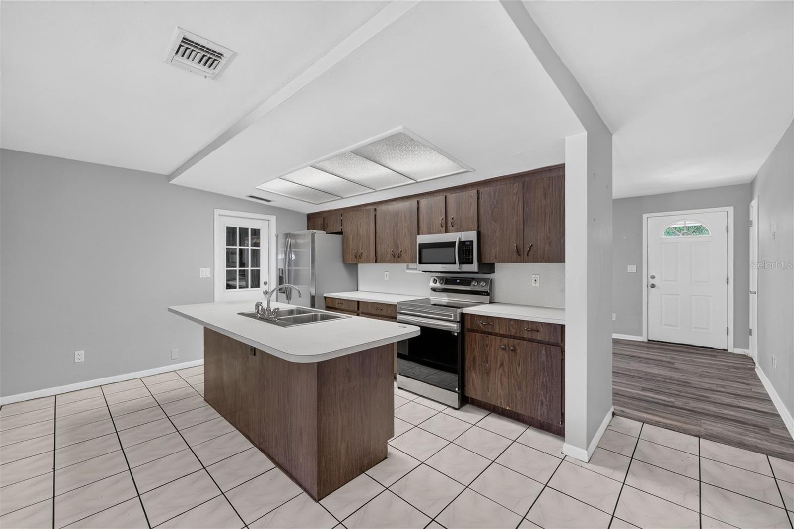 SEMINOLE MANOR - Residential