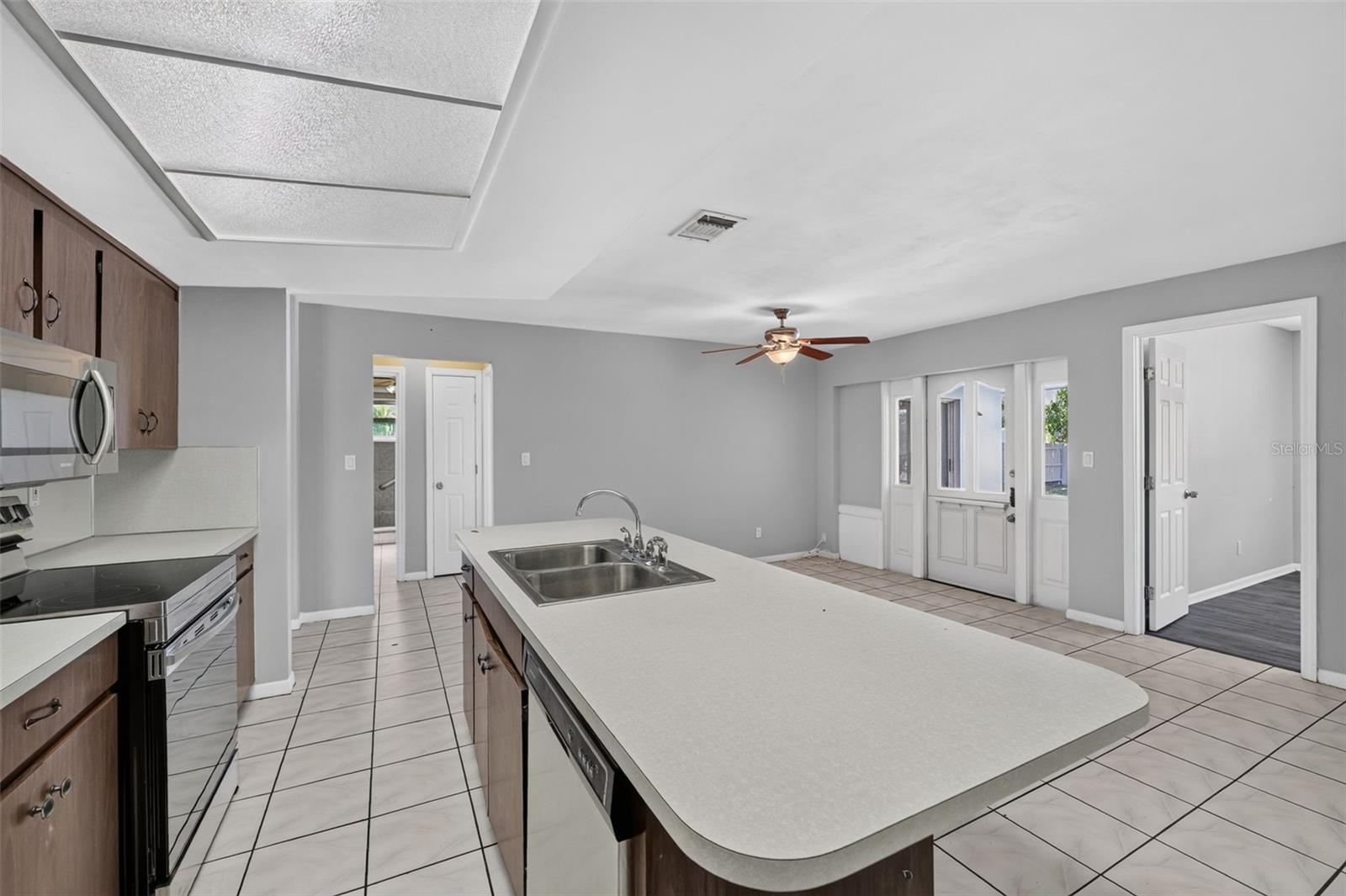 SEMINOLE MANOR - Residential